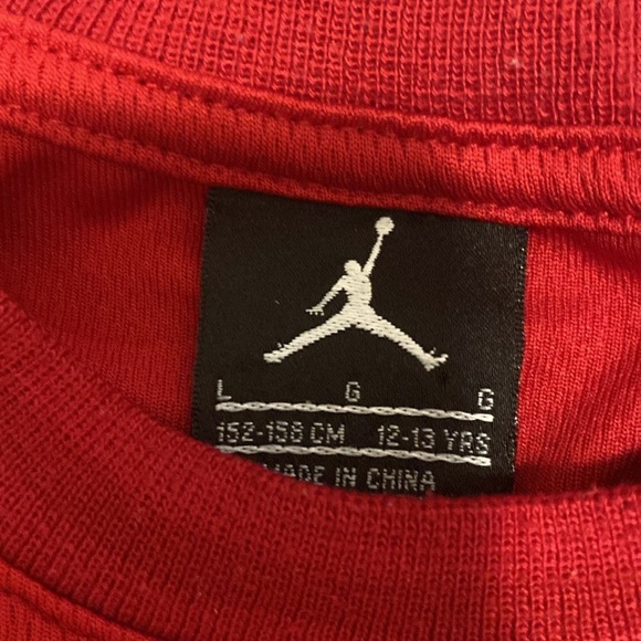 Air Jordan jersey cut top.  Size 12-13 years authentic in great condition - Picture 3 of 5